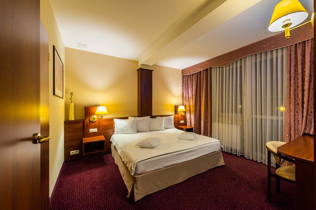 Отель Hotel Na Półboru Серадз-18