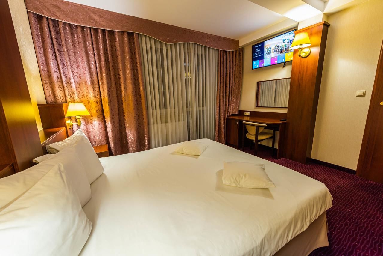 Отель Hotel Na Półboru Серадз-19