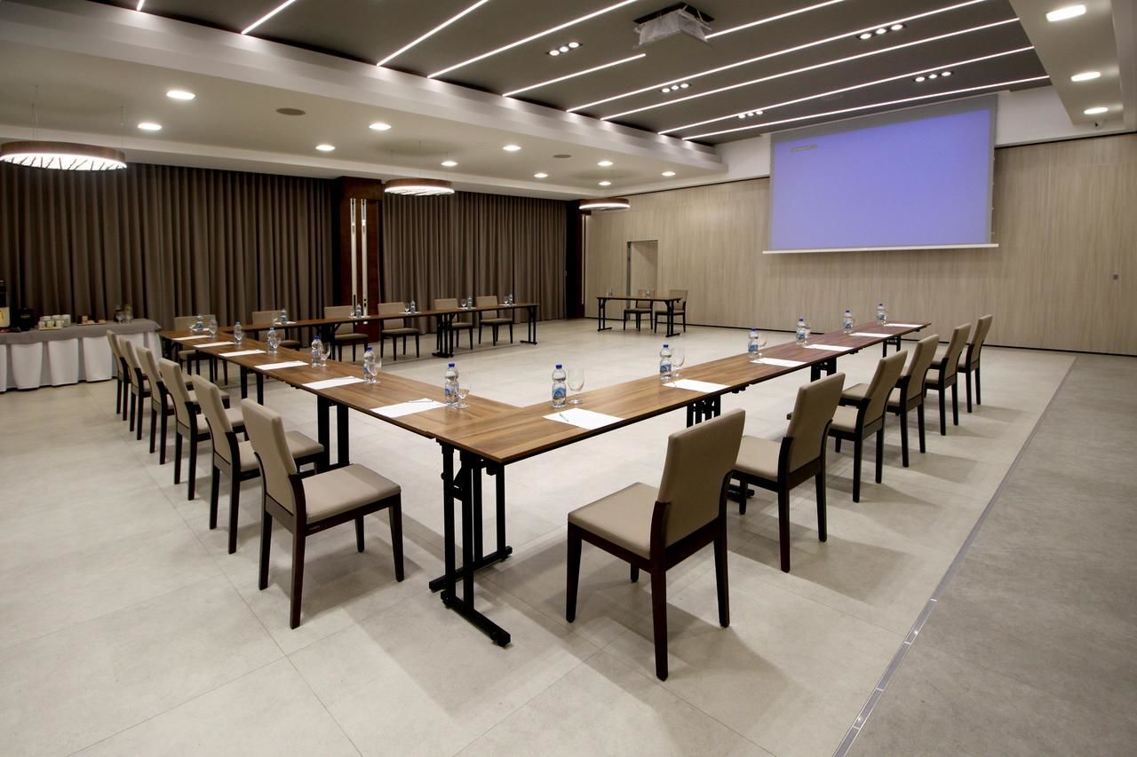 Отель Hotel Na Półboru Серадз-29