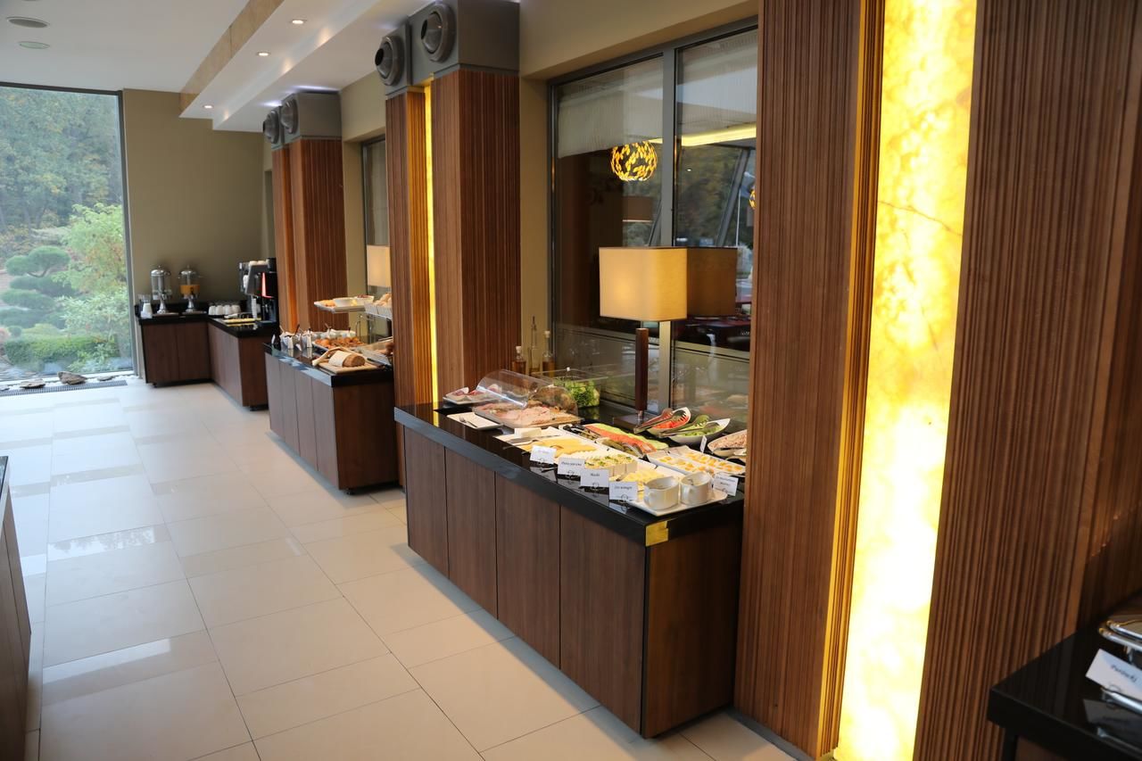 Отель Hotel Na Półboru Серадз-35