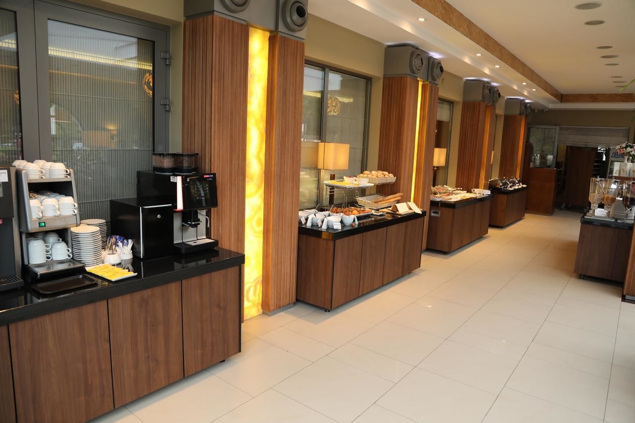 Отель Hotel Na Półboru Серадз-40