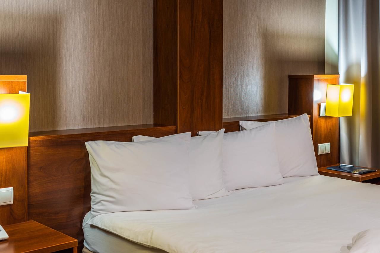 Отель Hotel Na Półboru Серадз-12