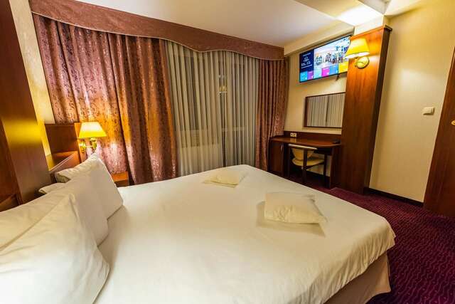 Отель Hotel Na Półboru Серадз-18